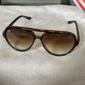 Never worn Rayban cats 5000 classic sunglasses in light brown gradient